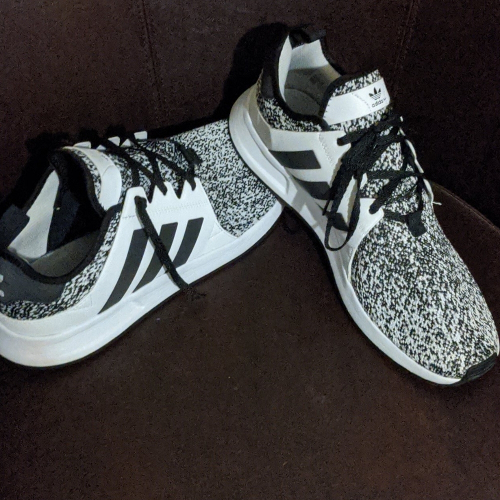 Addidas tennis shoes